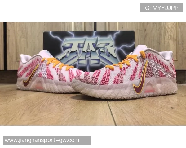 Nike推出多款圣诞特别配色球鞋詹姆斯库里杜兰特莫兰特文班代言款齐亮相